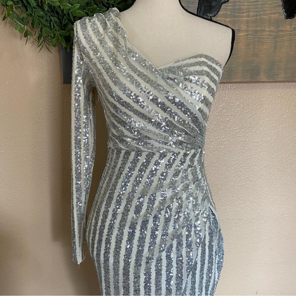 NWOT Lulus Elegant Occasion Silver Sequin One-Shoulder Midi Dress - Picture 3 of 11